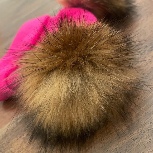 Baby 0-2 year winter beanie with two fur pompoms - Picture 3 of 8